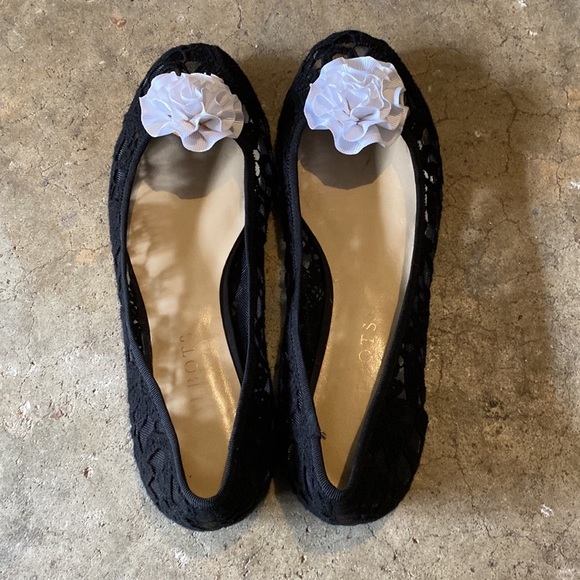 Talbots black lace or snake skin flats & removable flower clips 6.5 - 2 pairs - Picture 4 of 9